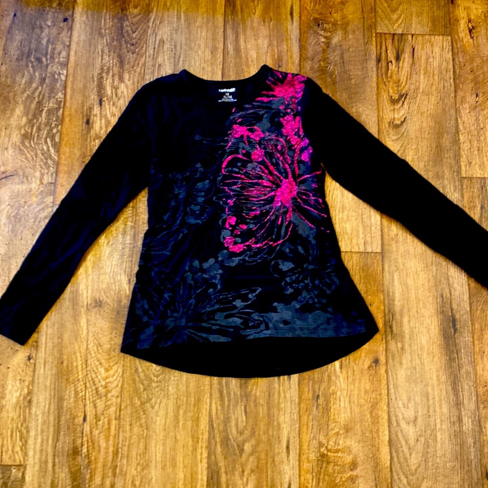 ✨Uproar Black & Pink Long-Sleeved Shirt